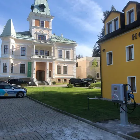 Hotel U Zámečku Cihelny 3*
